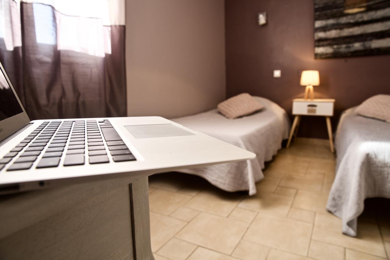 Le Bernon Hotel Connaux Bagian luar foto